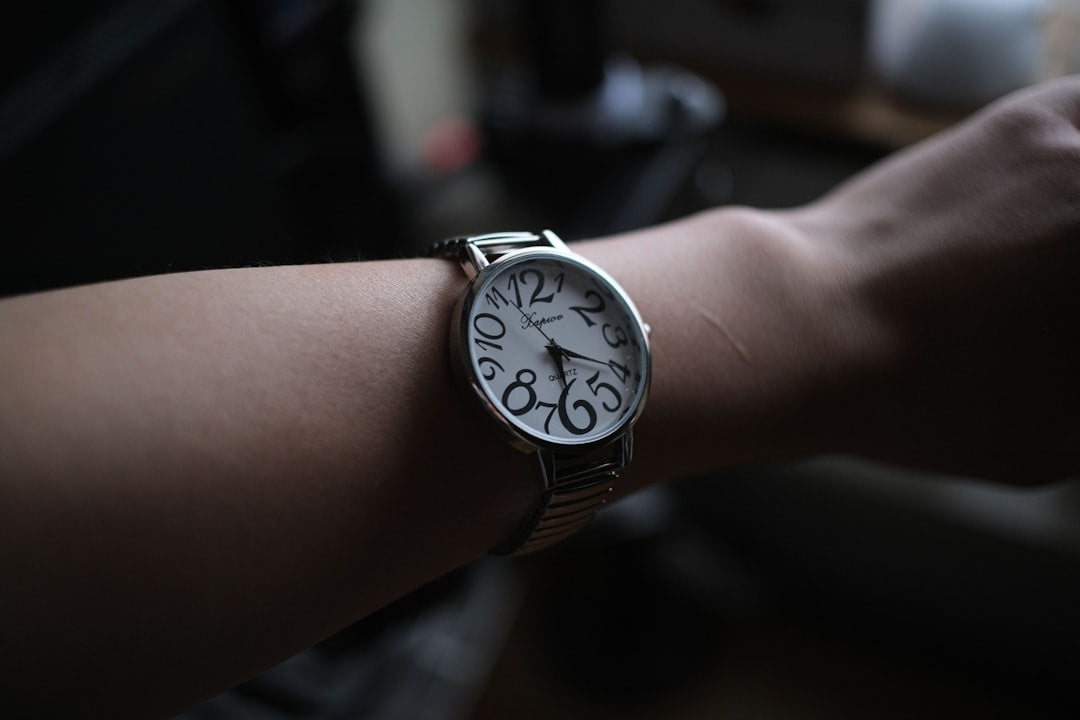 De geheimen van het oude gouden zakhorloge onthuld