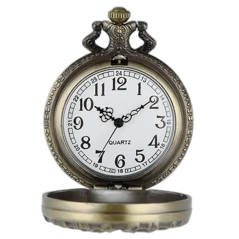 Vintage bronzen dameskettingzakhorloge met sierlijke details in vintage stijl