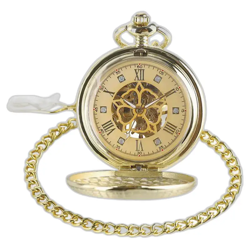 Luxe gouden mechanisch zakhorloge met goudkleurige ketting op een elegante achtergrond