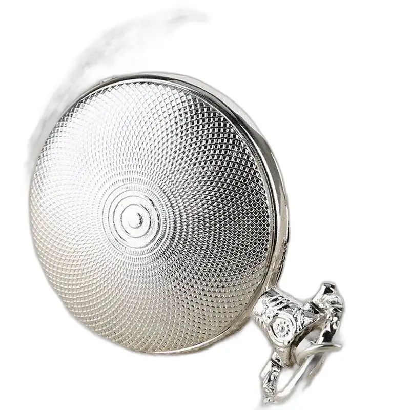 Zilveren zakhorloge met structuurdeksel en elegante lange ketting
