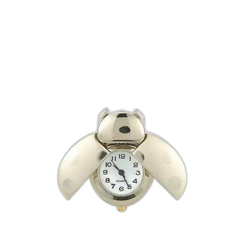 Horloge met lieveheersbeestjehanger in zilver en goud met elegant lieveheersbeestjemotief