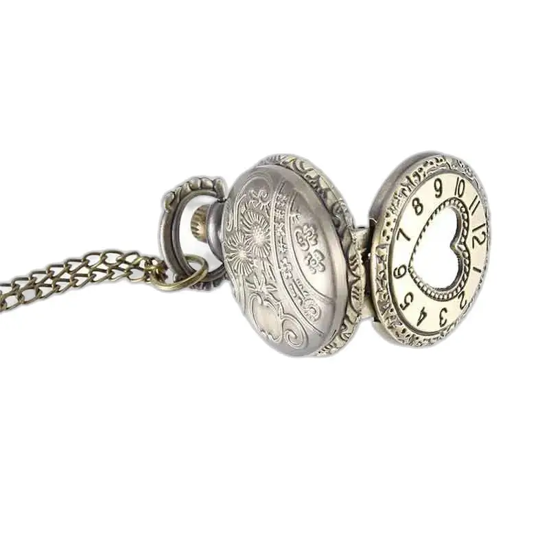 Antiek kettinghorloge met gegraveerd hart, perfect hangend horloge voor een elegante stijl