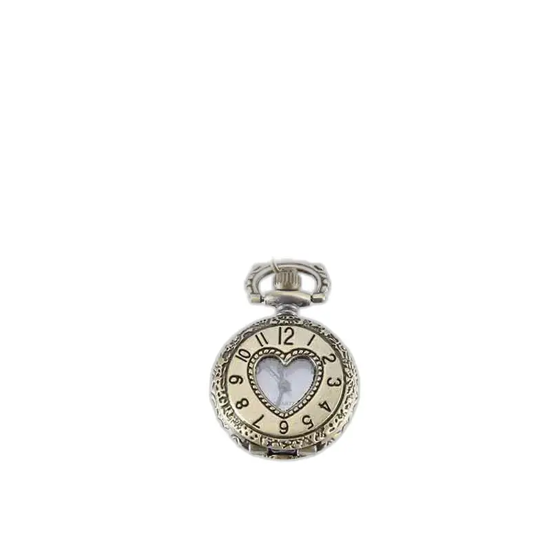 Antiek kettinghorloge met gegraveerd hart, elegant en vintage hangend horloge