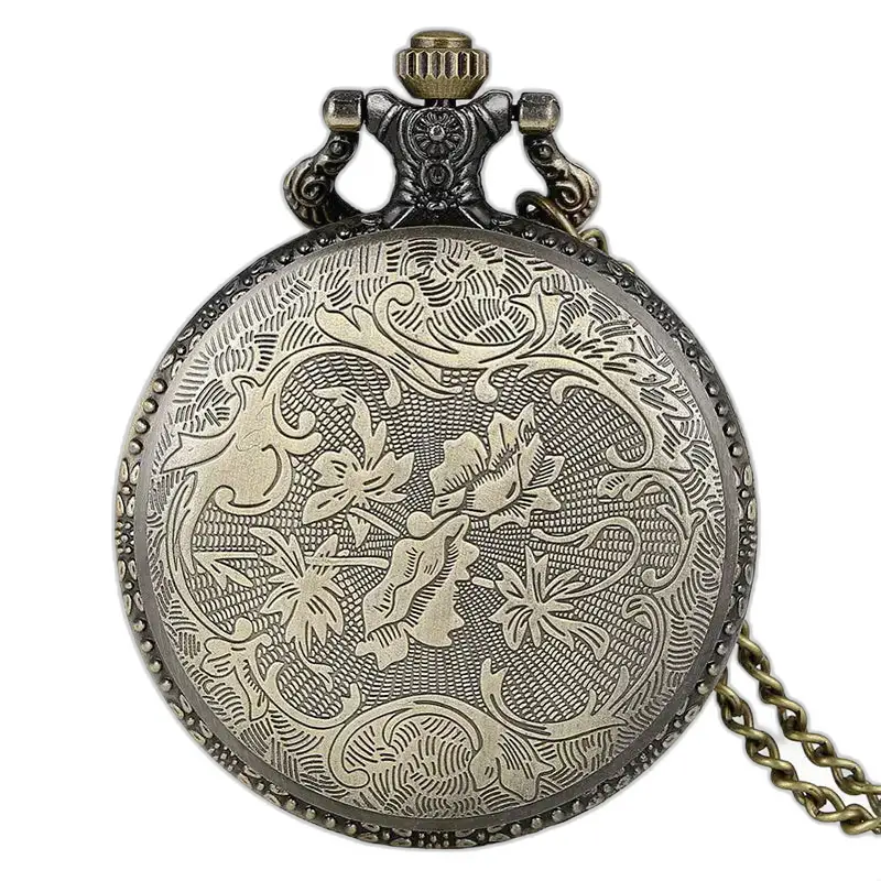 Antiek vintage bronzen kettinghorloge versierd met een elegant en gedetailleerd ontwerp