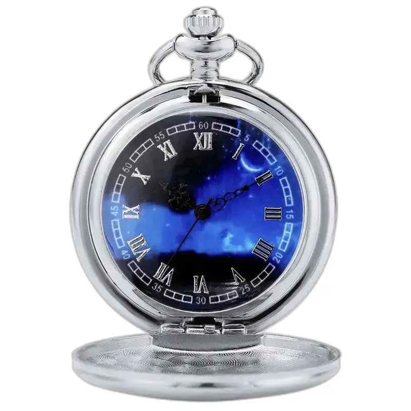 Zilveren kettinghorloge met een hemelsblauwe wijzerplaat en een elegant blauw hartontwerp