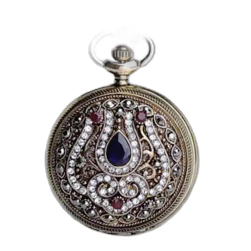Dameskettinghorloge met edelstenen en gouden kleuren, elegant en verfijnd horloge