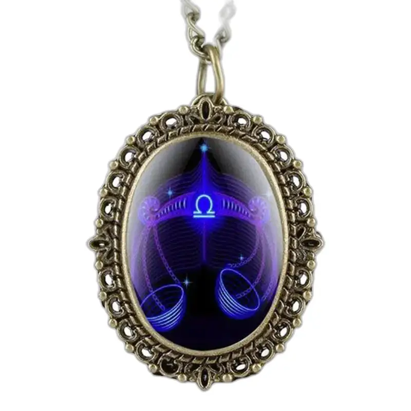 Pendentif de la balance sur une montre collier horoscope en bronze unique
