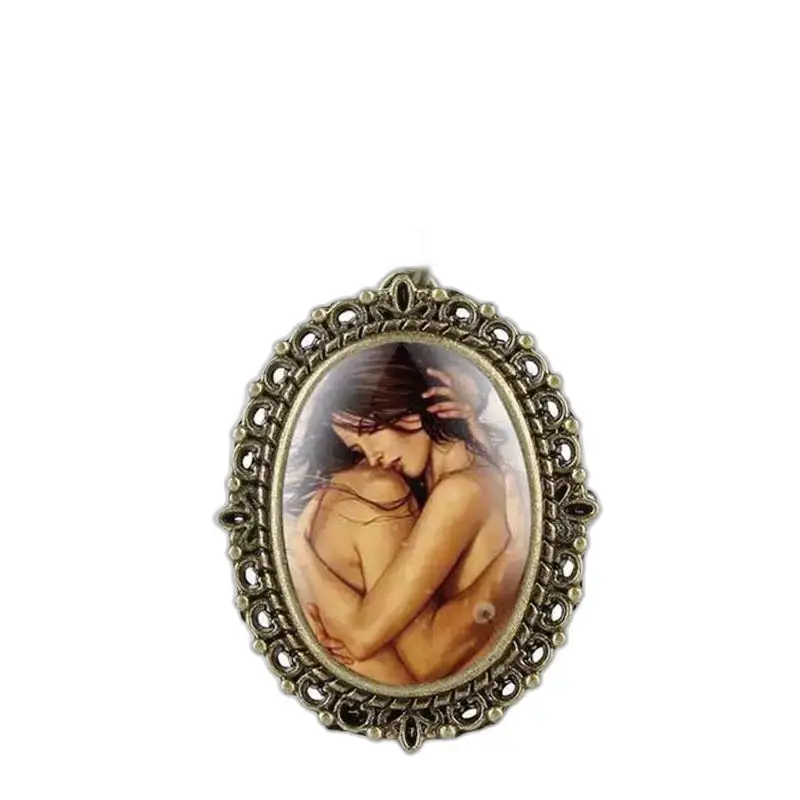 Ovaal ingelijste erotische kunst op een romantisch kettinghorloge voor mannen en vrouwen