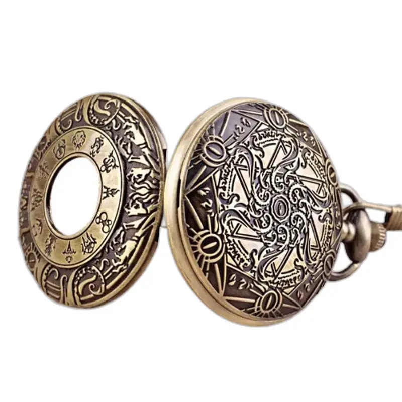 Vintage kettinghorloge met sierlijke bronzen Romeinse cijfers op elegante achtergrond
