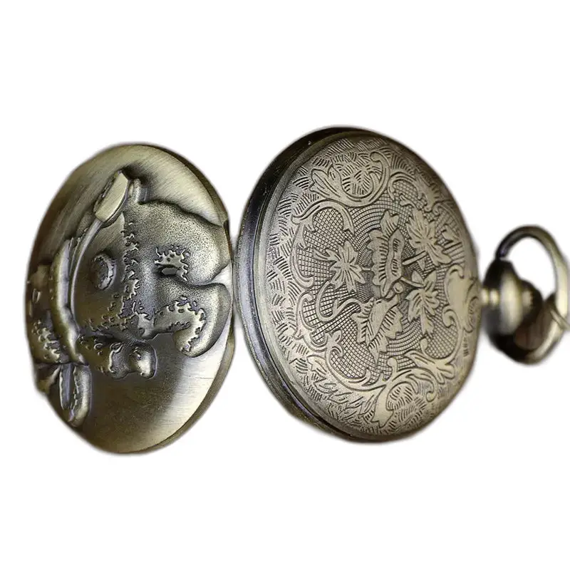 Vintage Teddy kettinghorloge met paardenmotief op een antiek zakhorloge