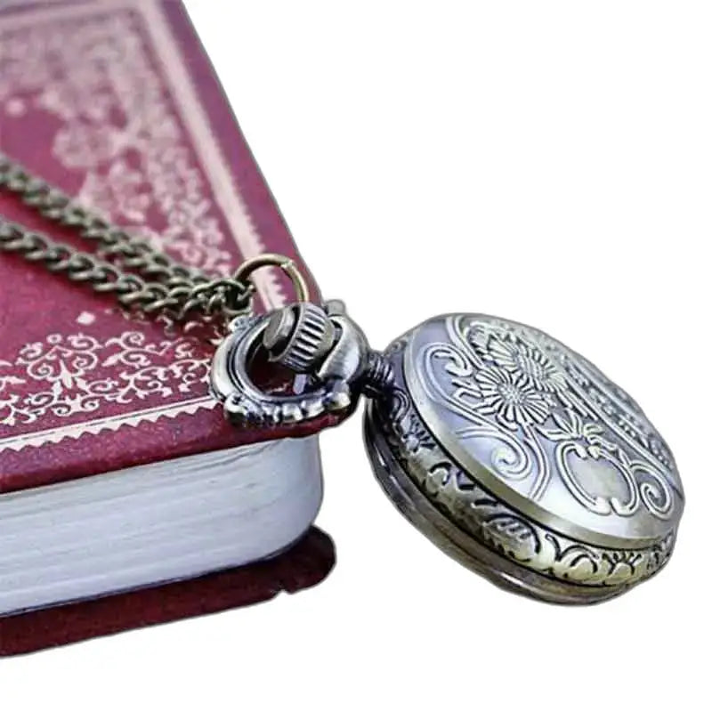 Elegant Dragonfly-hangerhorloge voor ketting met een antiek meesterwerk van horlogemakerij