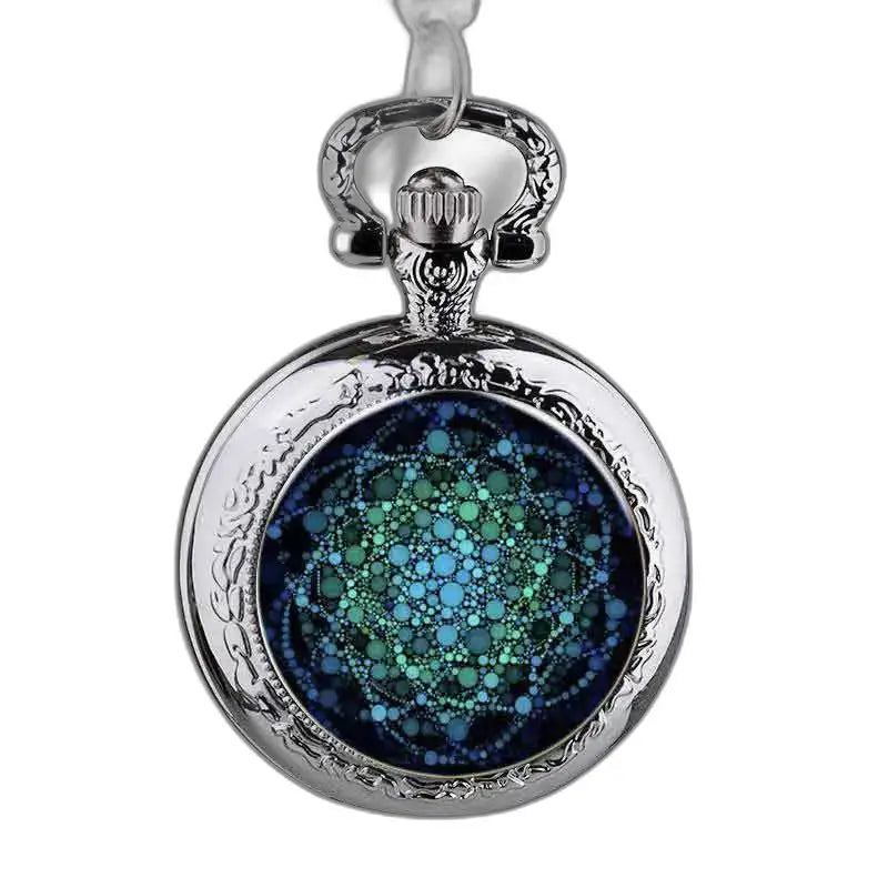 Elegant horloge met rozethanger en kralen en blauw en groen geometrisch ontwerp