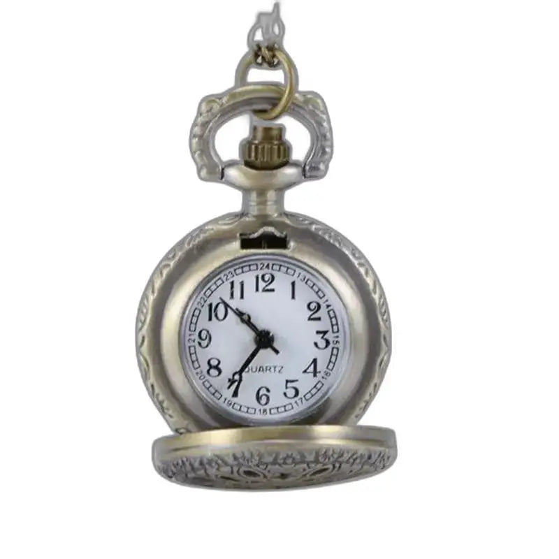 Vintage dameshorloge met zilveren harthanger en retro en elegant ontwerp