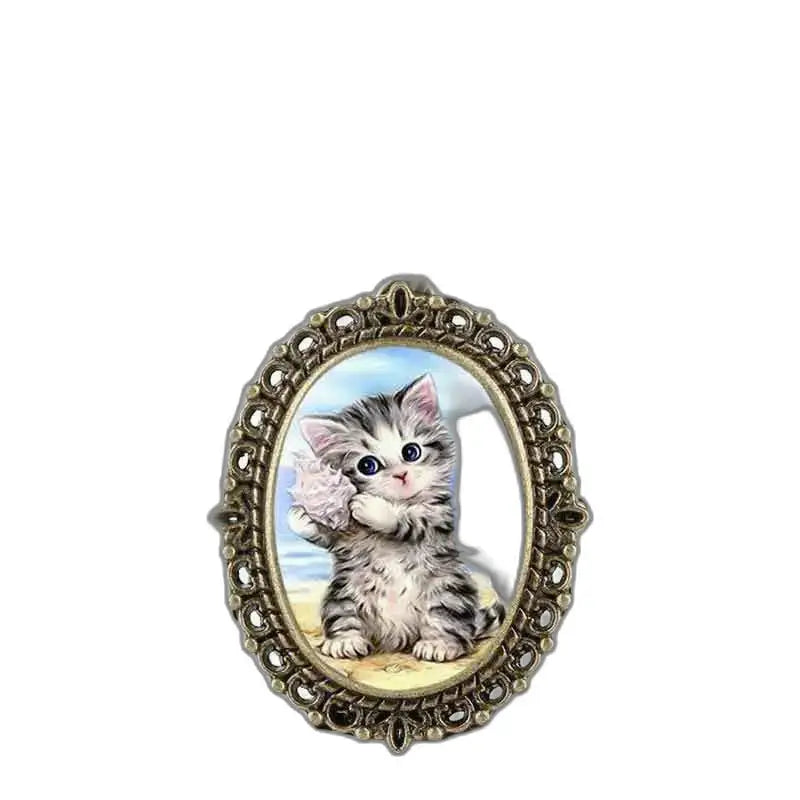 Portret van een kitten in een poesje-hanger met bronzen kettinghorloge